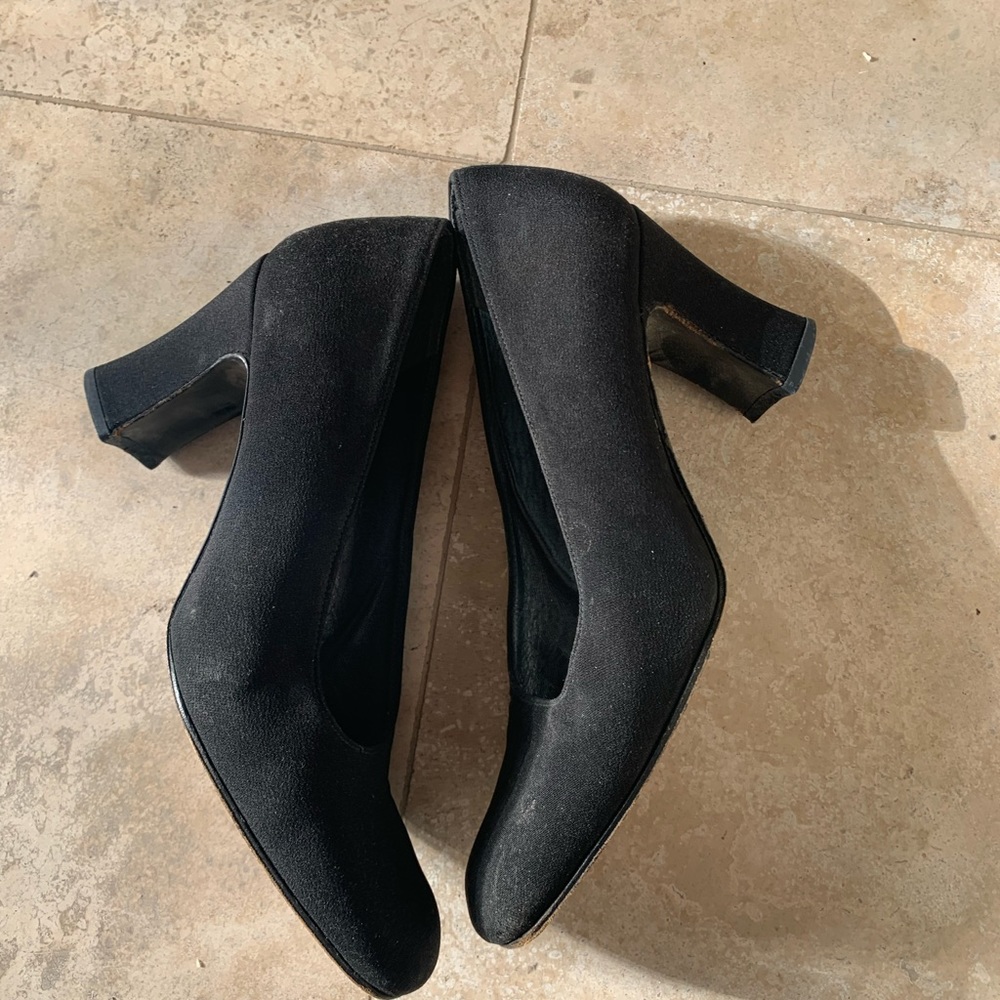 Stuart Weitzman - Picture 4 of 6